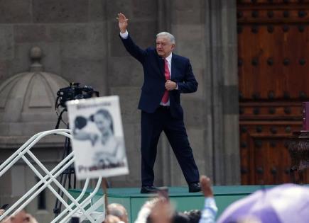 López Obrador reconoce como pendiente el caso Ayotzinapa pero defiende al Ejército