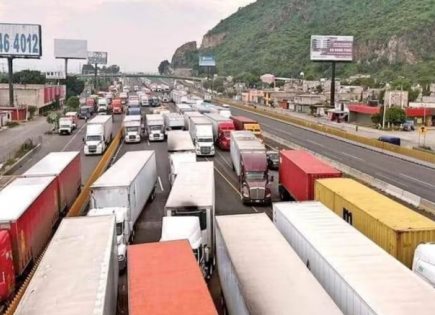 Protesta de ejidatarios por falta de pago en la autopista Arco Norte