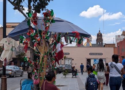 Disminuyen comerciantes de artículos patrios