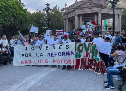 Video | En SLP, marchan a favor y en contra de reforma judicial