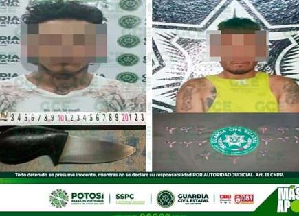 Arrestan a 2 hombres con armas blancas