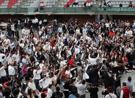 Avanza reforma, entre protestas y bloqueos