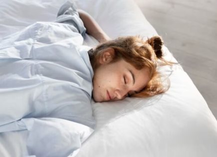 ¿Dormir mejor ayuda a acelerar el metabolismo después de los 50?