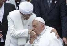 Encuentro histórico entre el Papa Francisco y el Gran Imán