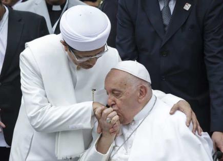 Encuentro histórico entre el Papa Francisco y el Gran Imán