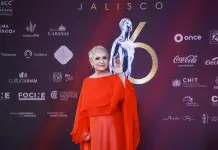 Adriana Barraza pide a Claudia Sheinbaum restituir apoyos a la cultura en México