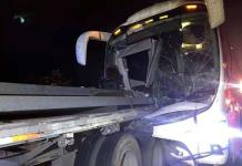 Choque de autobús y tráiler deja 11 heridos en tramo Rioverde-Rayón