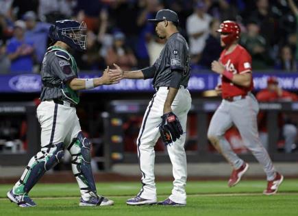 José Quintana y los Mets arrasan a los Rojos en Nueva York