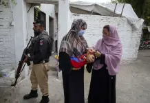 Nueve heridos en ataque a escoltas de la campa&ntilde;a contra la polio en Pakist&aacute;n