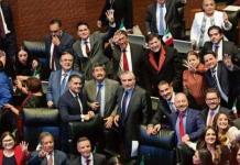 Aprueba Senado reforma al poder judicial entre protestas, 86 votos a favor