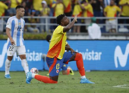 Colombia vence 2-1 a Argentina y sigue con vida en eliminatorias