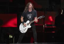 Dave Grohl dice que tuvo una hija fuera de su matrimonio de 21 a&ntilde;os