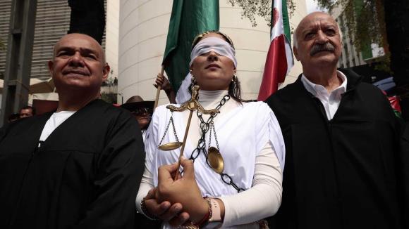 Día negro: protestan trabajadores judiciales frente al Senado tras reforma