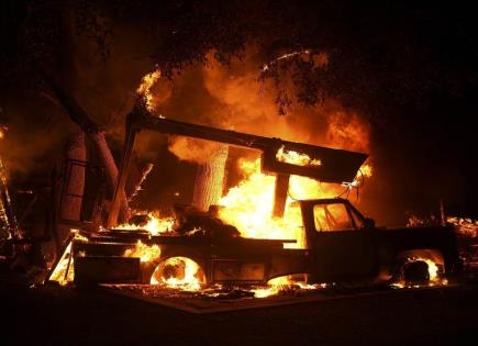 Incendios forestales arrasan California