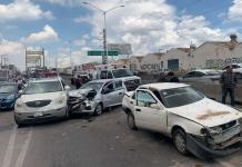 Tráiler sin frenos embiste a cuatro vehículos en Periférico Oriente