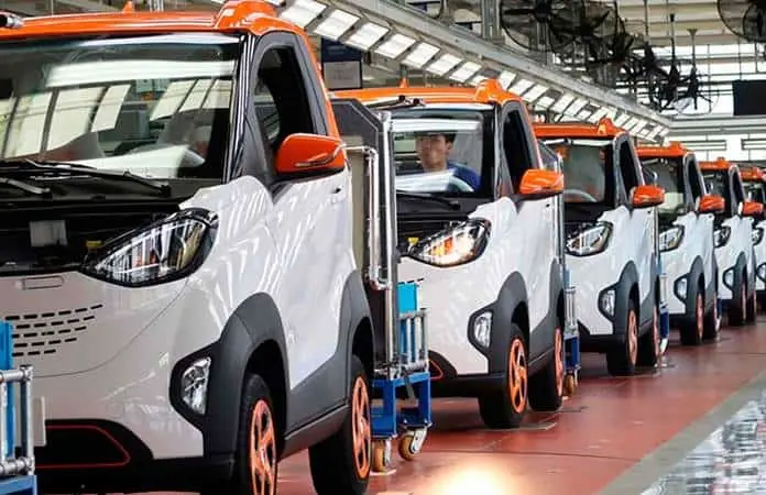 China reclama a México por aranceles a autos