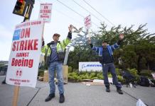 Huelga de trabajadores en Boeing por rechazo de contrato