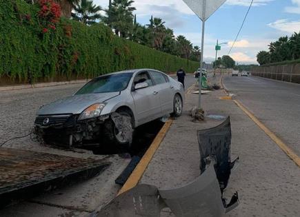 Aparatoso choque en el bulevar río Santiago