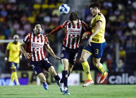 Intenso duelo entre América y Chivas en el Clásico Nacional