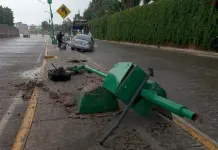 Aparatoso choque en bulevar R&iacute;o Santiago tras reapertura