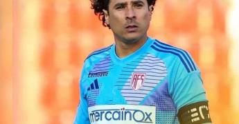 Guillermo Ochoa recibe cinco anotaciones en la Liga Portugal