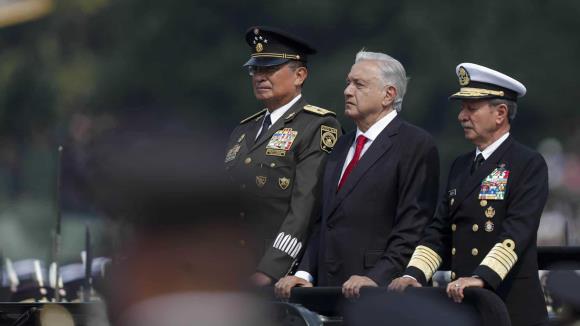 Fotogalería | Fuerzas Armadas se despiden de AMLO y saludan a Sheinbaum durante desfile