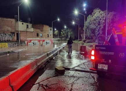 Inundaciones cierran Avenida Universidad y Constitución: Varias Vialidades Afectadas