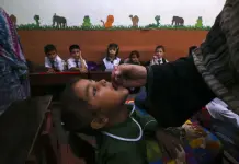 Arresto por violaci&oacute;n tumultuaria en campa&ntilde;a de vacunaci&oacute;n en Pakist&aacute;n