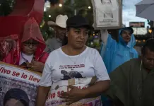La lucha de un padre por encontrar a su hijo desaparecido en Ayotzinapa La lucha de un padre por encontrar a su hijo desaparecido en Ayotzinapa
