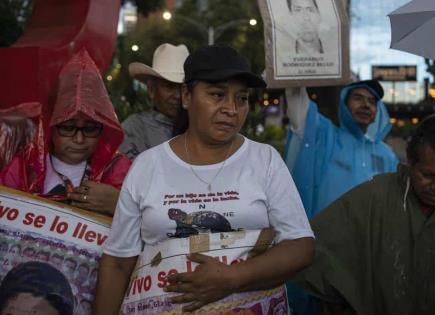 La lucha de un padre por encontrar a su hijo desaparecido en Ayotzinapa