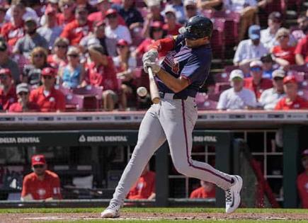 Los Bravos dan una paliza a Rojos 15-3 