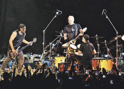 Metallica baila  "La Chona" en México