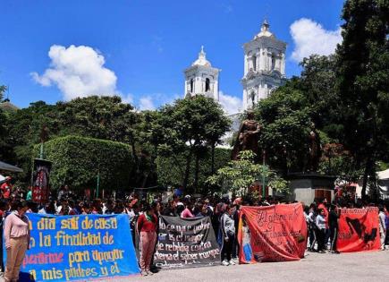 Rabia y decepción con López Obrador en los actos por los 43 desaparecidos de Ayotzinapa