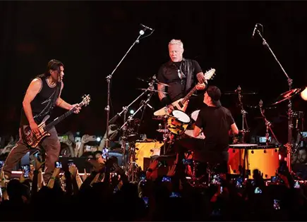 Metallica y Bad Bunny integran banda sonora de Madden NFL 27 Metallica y Bad Bunny integran banda sonora de Madden NFL 27