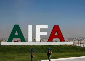 Exigen liberación de madre e hijo venezolanos detenidos en el AIFA