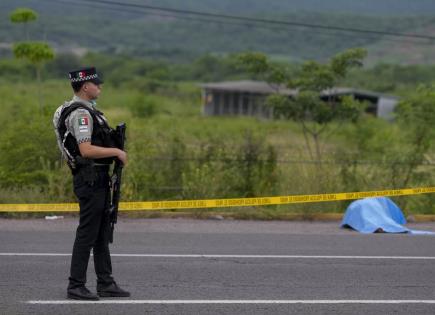 Embajador Ken Salazar rechaza acusaciones sobre violencia en Sinaloa