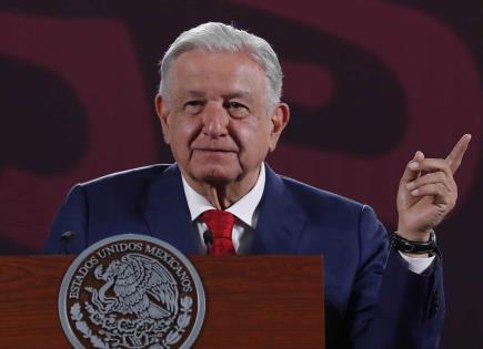 Si hasta la puede haber agarrado, dice AMLO sobre botella que le aventaron