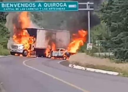 Ataque de grupo criminal en Michoacán deja vehículos incendiados