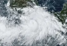 Huracán John toca tierra y se enfila hacia Guerrero Huracán John toca tierra y se enfila hacia Guerrero