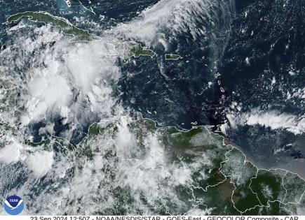 Impacto de fuertes lluvias y huracán en Islas Caimán y Florida