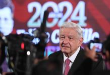 Nunca dejamos de buscar a los jóvenes, dice AMLO a padres de los 43