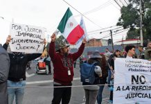 Protesta de trabajadores del poder judicial en Chiapas contra la reforma judicial