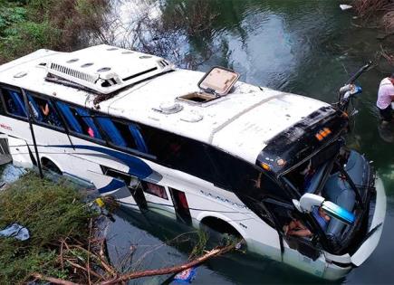 Exceso de velocidad causó accidente de autobús en la Huasteca: GCE