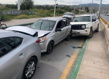 Carambola en Rocha Cordero deja daños en cuatro vehículos