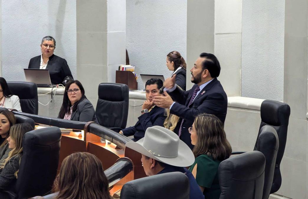 Chocan diputados por toma de protesta a Marcelino Rivera