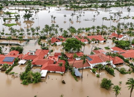 Marina rescata a más de mil personas por inundaciones en Acapulco