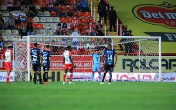 Empate entre Gallos Blancos y Rayos en la jornada 10