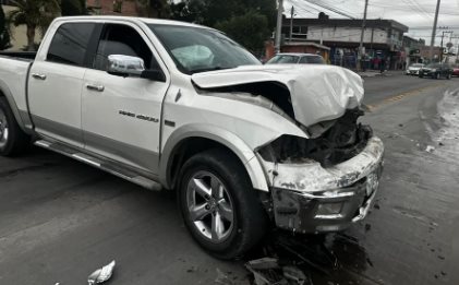 Fuerte choque en Avenida San Pedro