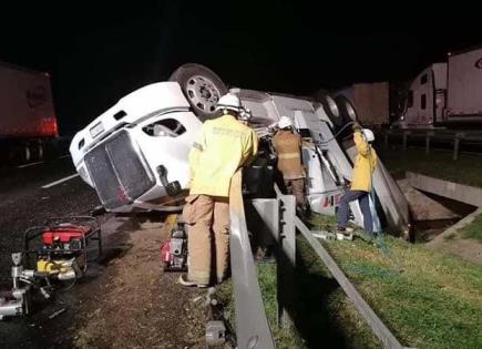 Trailero muere en volcadura en la carretera ‘57