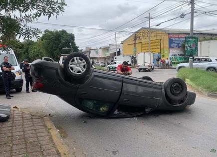 Un lesionado en choque volcadura, en la San Felipe